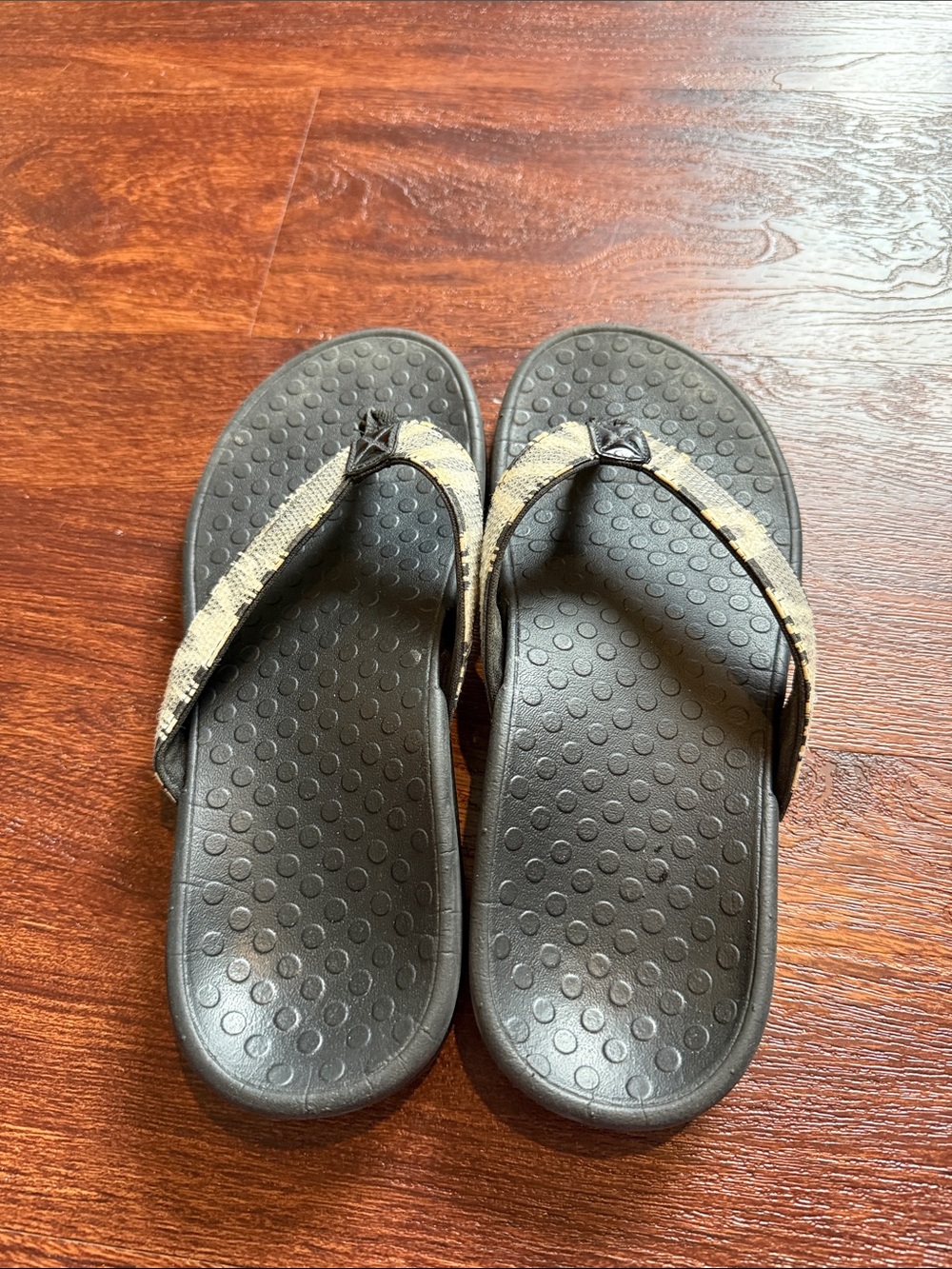 Vionic Flip Flops - Picture 3 of 4